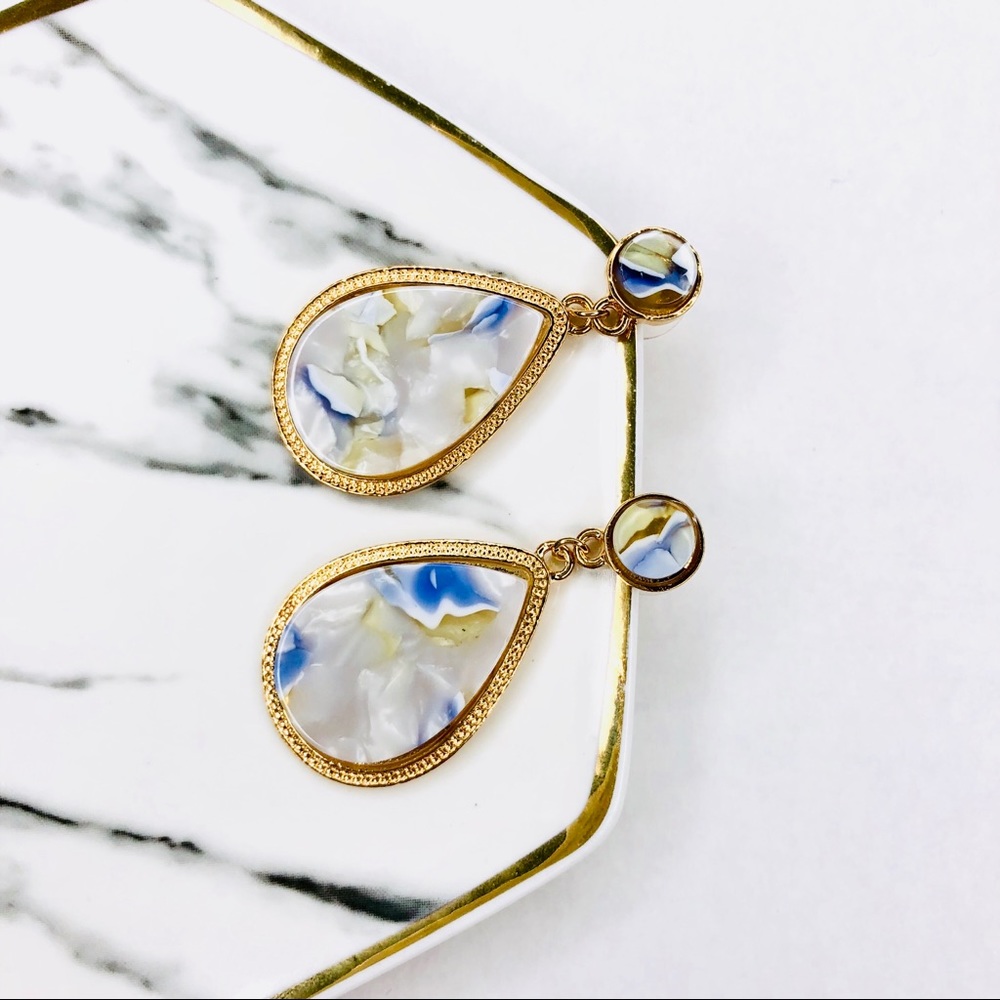 AVA MARBLE ACRYLIC GOLD DROP EARRINGS BLUE WHITE - Picture 3 of 5